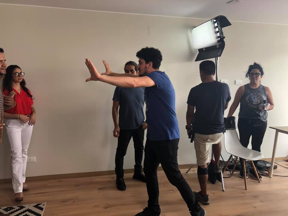 Rafael Olivares dirigiendo en set — foto behind the scenes 4